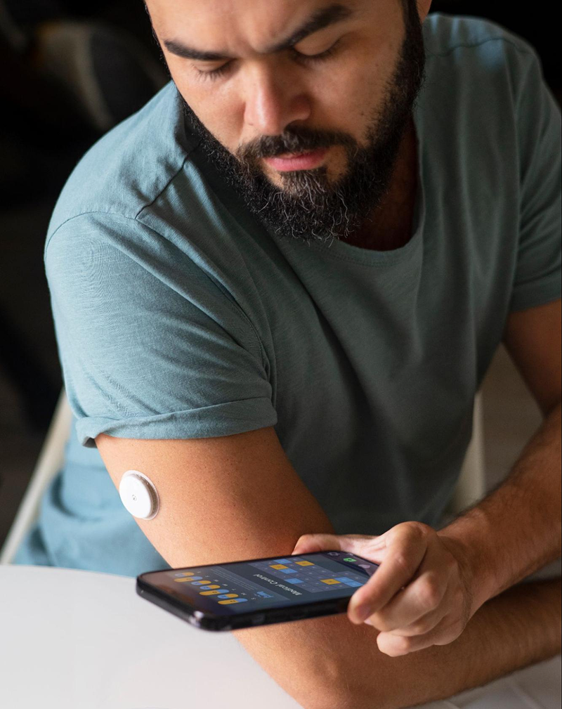 Man scans glucose monitor